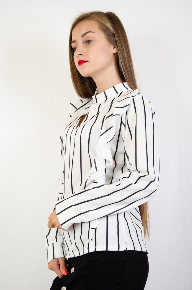 Biała bluzka w czarne paski z falbanami po bokach