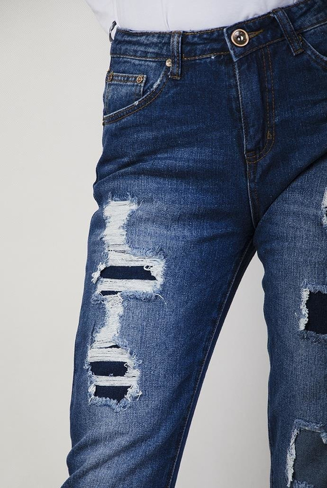 Spodnie jeansowe typu mom jeans z dziurami