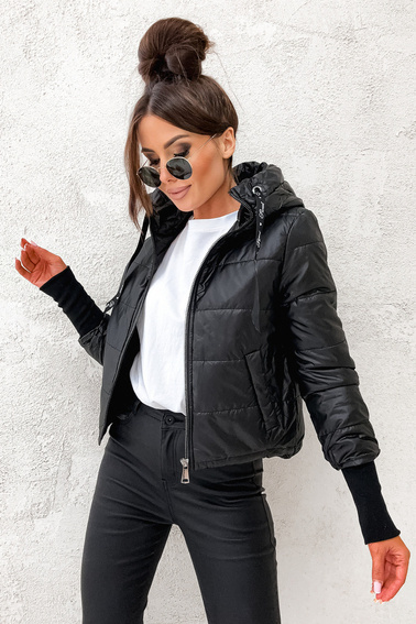 CZARNA ASYMETRYCZNA KURTKA Z OZDOBNYMI WSTĄŻKAMI