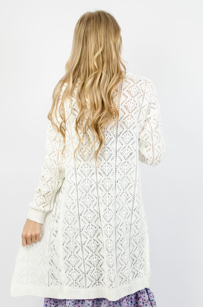 DŁUGI BIAŁY AŻUROWY SWETER ZAPINANY NA GUZIKI