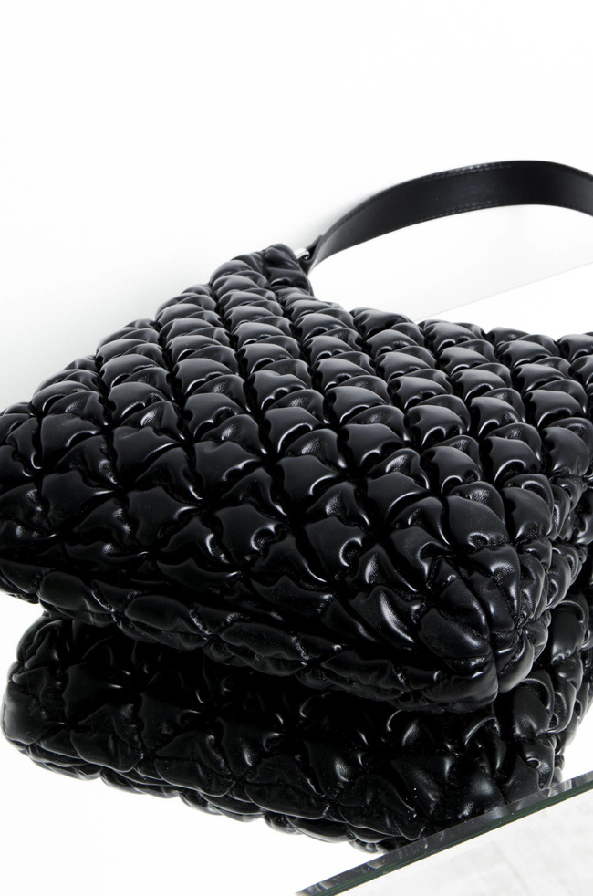 TOREBKA PIKOWANA Z DŁUGIM PASKIEM -CZARNA