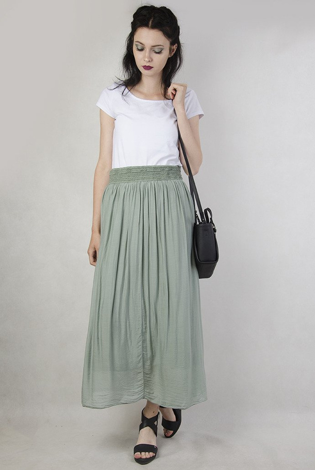 Zielona długa spódnica
