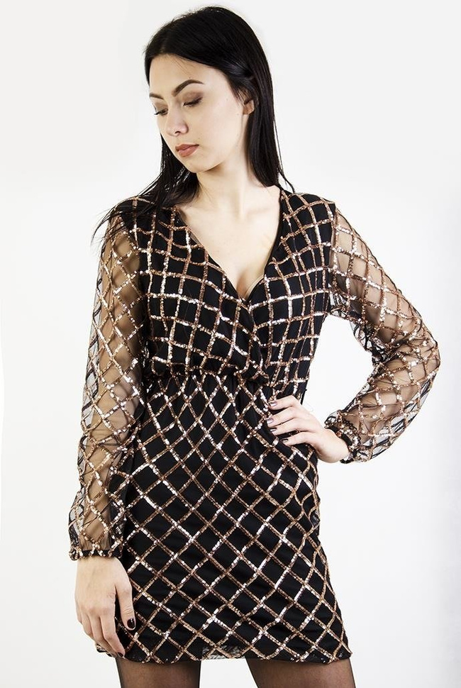 Czarna sukienka ze złotymi cekinami