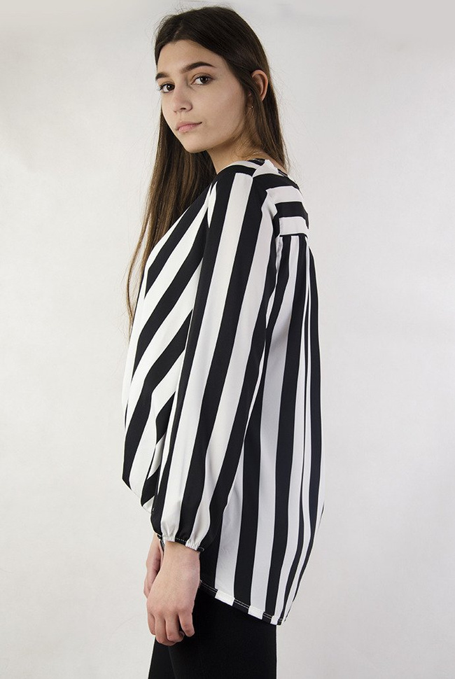 Bluzka w czarno białe pasy z przedłużanym tyłem