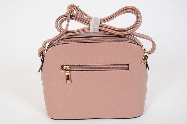 Różowa torebka z błyszczącymi aplikacjami