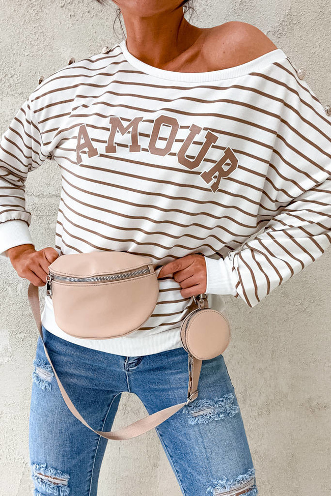BIAŁA BLUZA W BRĄZOWE PASKI Z OZDOBNYM NAPISEM I GUZIKAMI