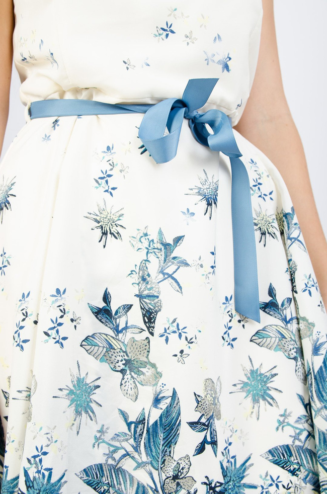 Zwiewna sukienka w kwiaty