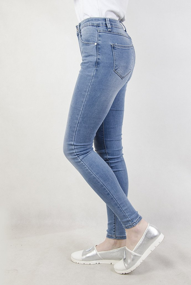 Jasne spodnie jeansowe bez przetarć