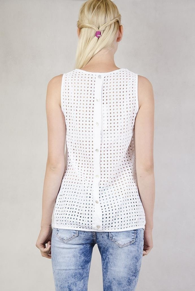 Biała bluzka z ażurowymi plecami i guzikami