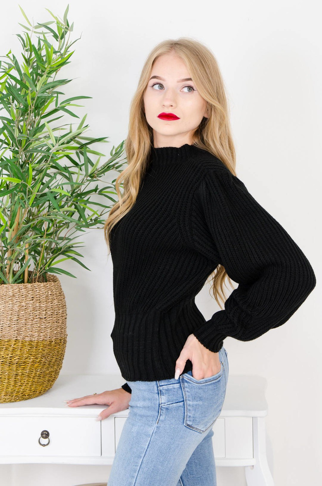 CZARNY SWETER Z BUFIASTYMI RĘKAWAMI