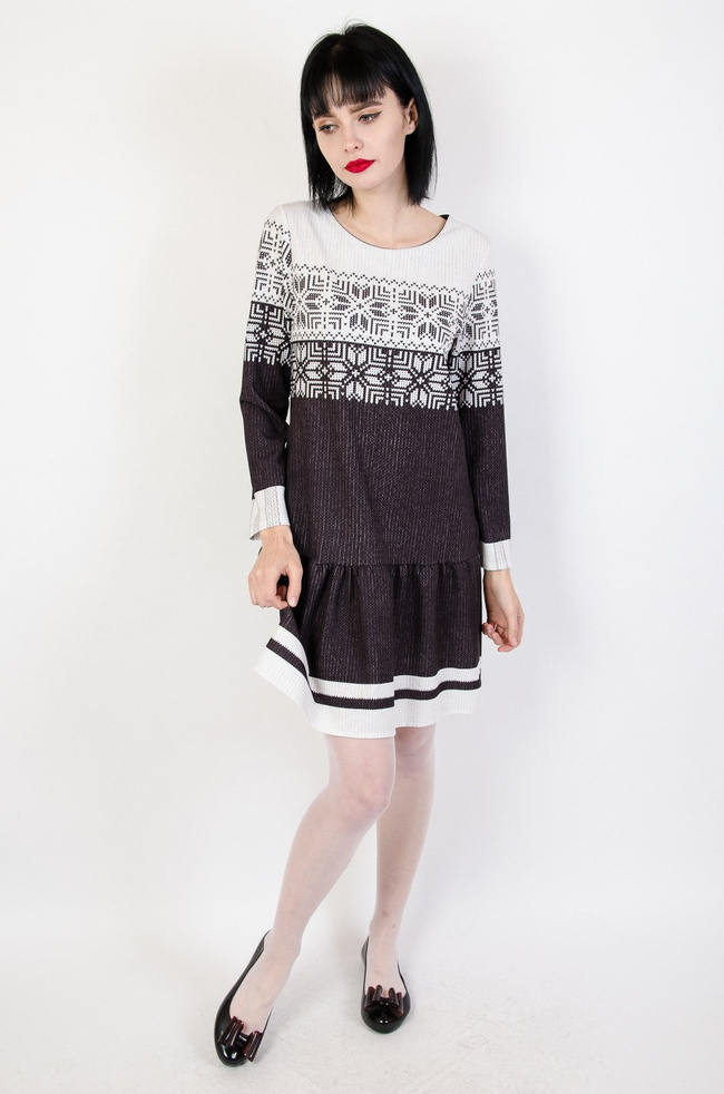 Biało czarna sukienka z motywem świątecznym 