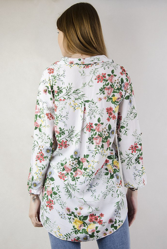 Biała luźna bluzka w kwiaty