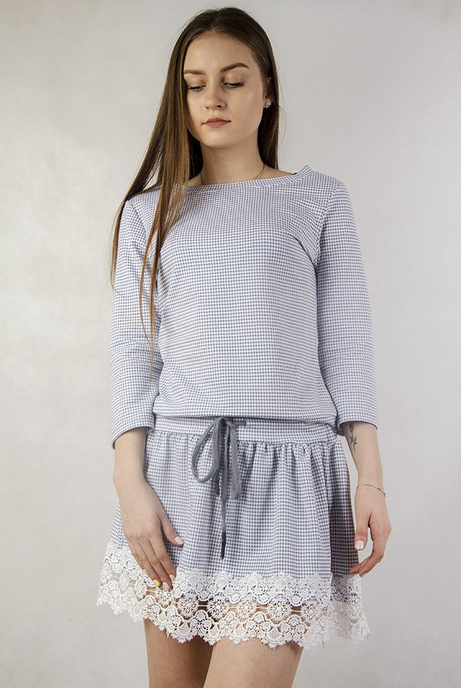 Szara sukienka z koronkowymi wstawkami