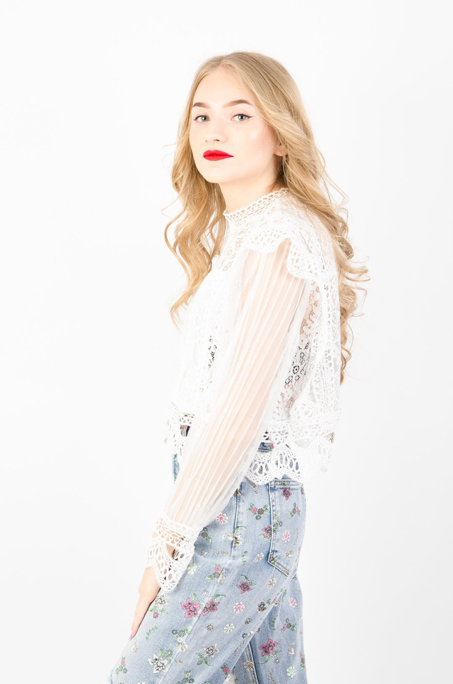 BIAŁA KORONKOWA BLUZKA Z TIULOWYMI RĘKAWAMI