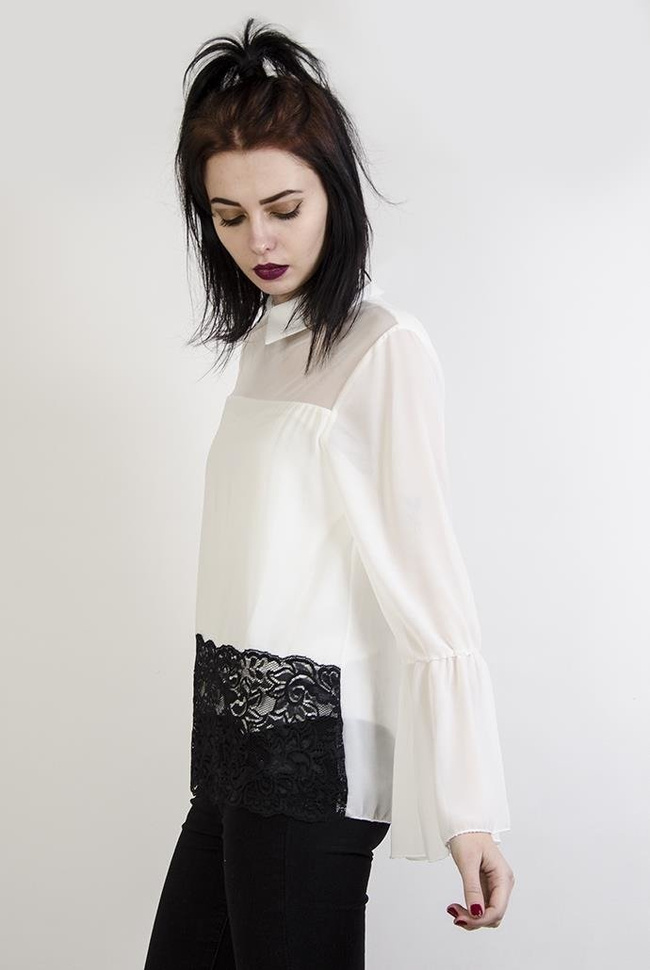 Biała bluzka koszulowa z kołnierzykiem i koronkowym dołem