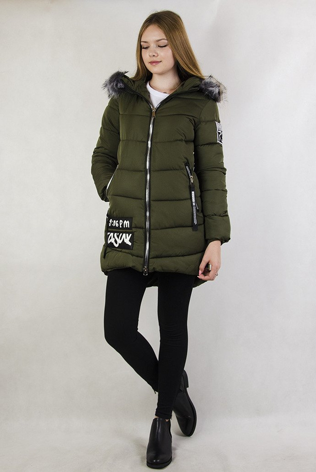 Zielona, przedłużana kurtka z naszywkami