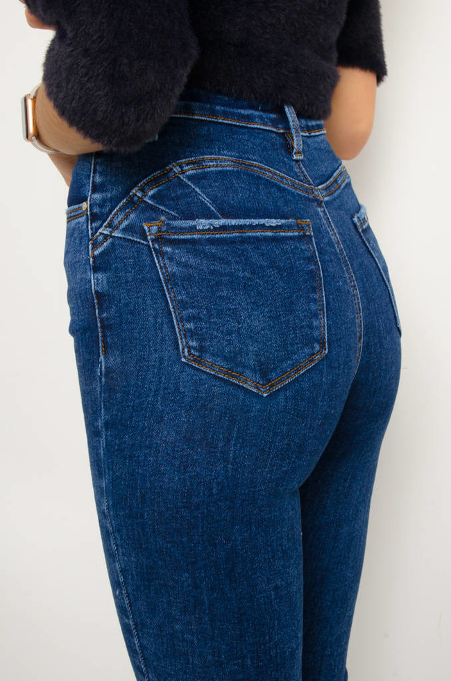 NIEBIESKIE SPODNIE JEANSOWE PUSH UP Z PRZETARCIAMI- BARDZO WYSOKI STAN