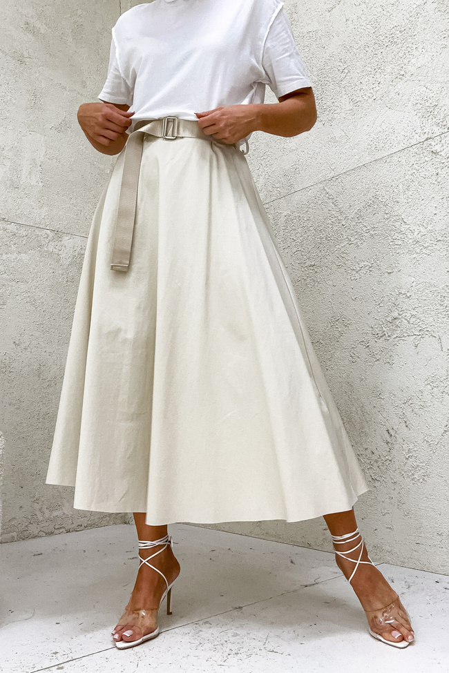 ROZKLOSZOWANA BAWEŁNIANA SPÓDNICA Z PASKIEM- BEŻOWA