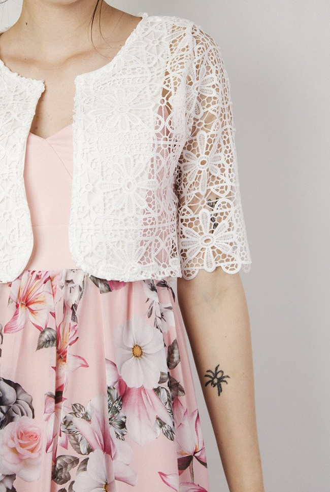 Biała narzutka bolerko