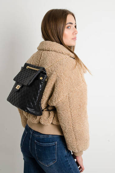 CZARNA PIKOWANA TOREBKA-PLECAK ZE ZŁOTYM ŁAŃCUSZKIEM