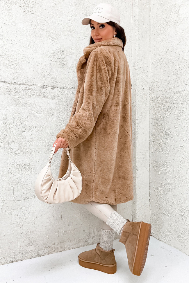 BRĄZOWY FUTRZANY PŁASZCZ Z KIESZENIAMI