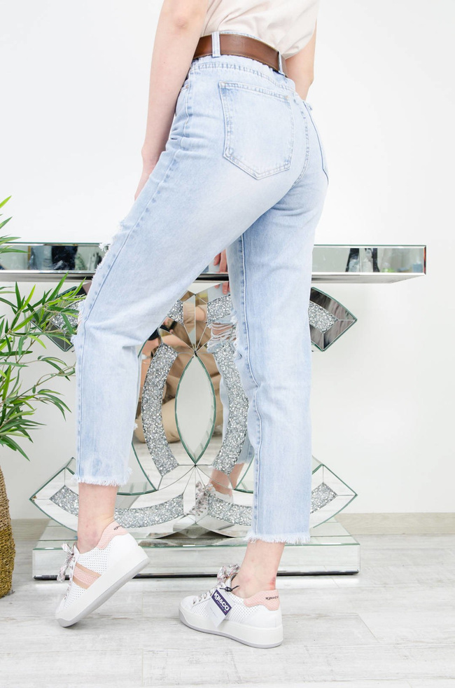 JASNE SPODNIE JEANSOWE TYPU BOYFRIEND Z DZIURAMI