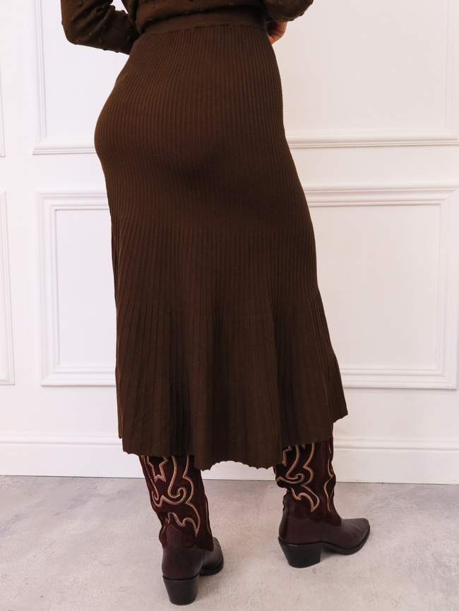 SPÓDNICA PRĄŻKOWANA Z DZIANINY- CZEKOLADOWA