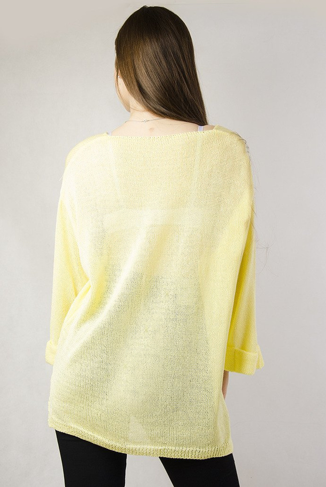 Żółty sweter z dekoltem w serek