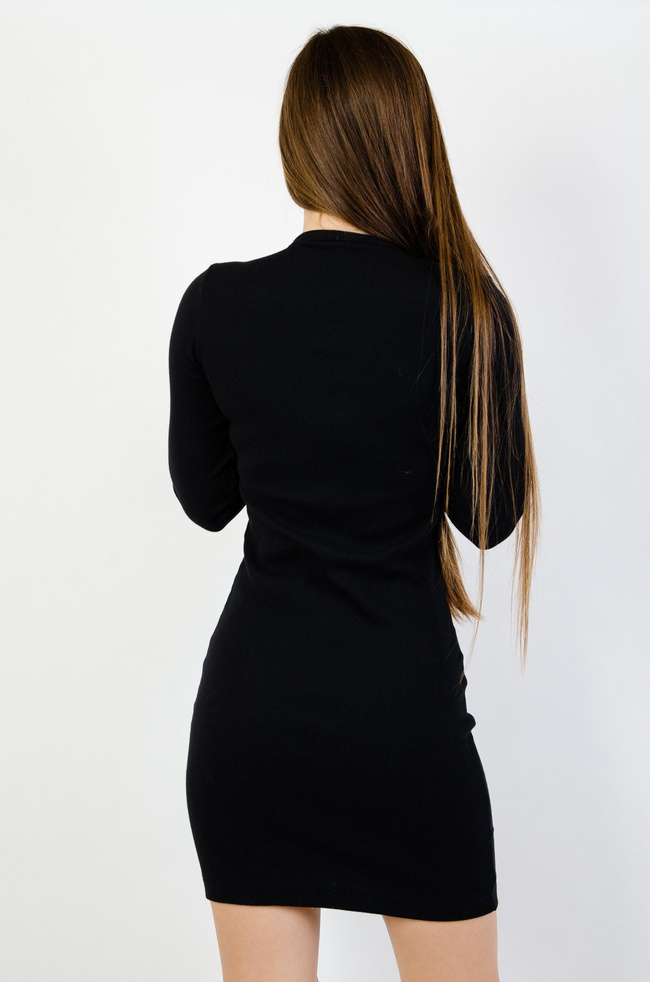 Czarna przylegająca sukienka z zamkiem 