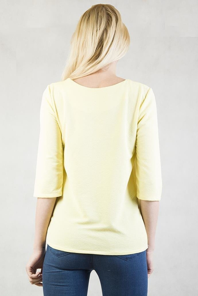 Żółta bluzka z literką "V"