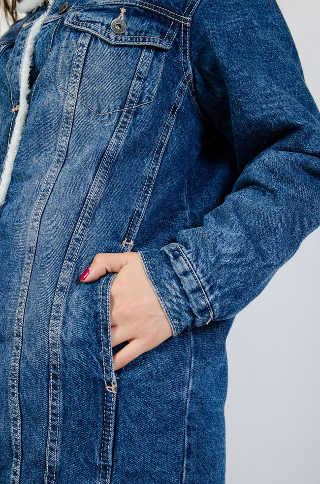 Niebieska ocieplana kurtka jeansowa 