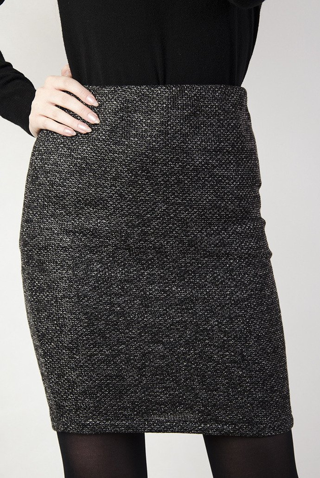 Czarna przylegająca spódnica przeszywana srebrną nicią