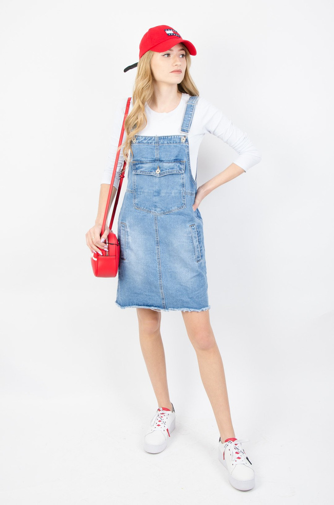 JEANSOWA SUKIENKA OGRODNICZKA Z SZARPANIEM NA DOLE