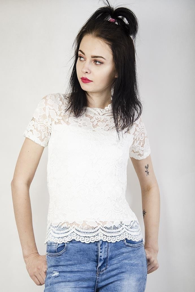 Biała bluzka koronkowa