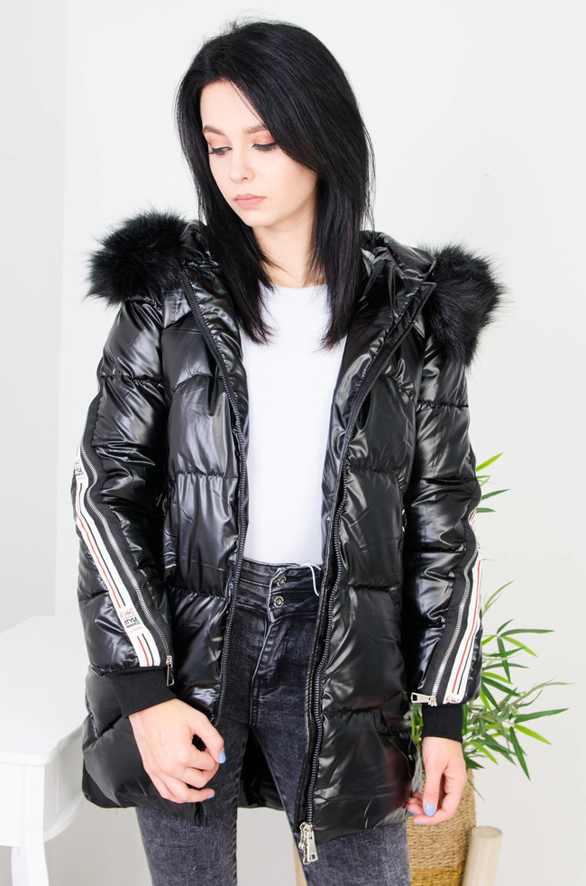 CZARNA POŁYSKUJĄCA KURTKA Z LAMPASAMI