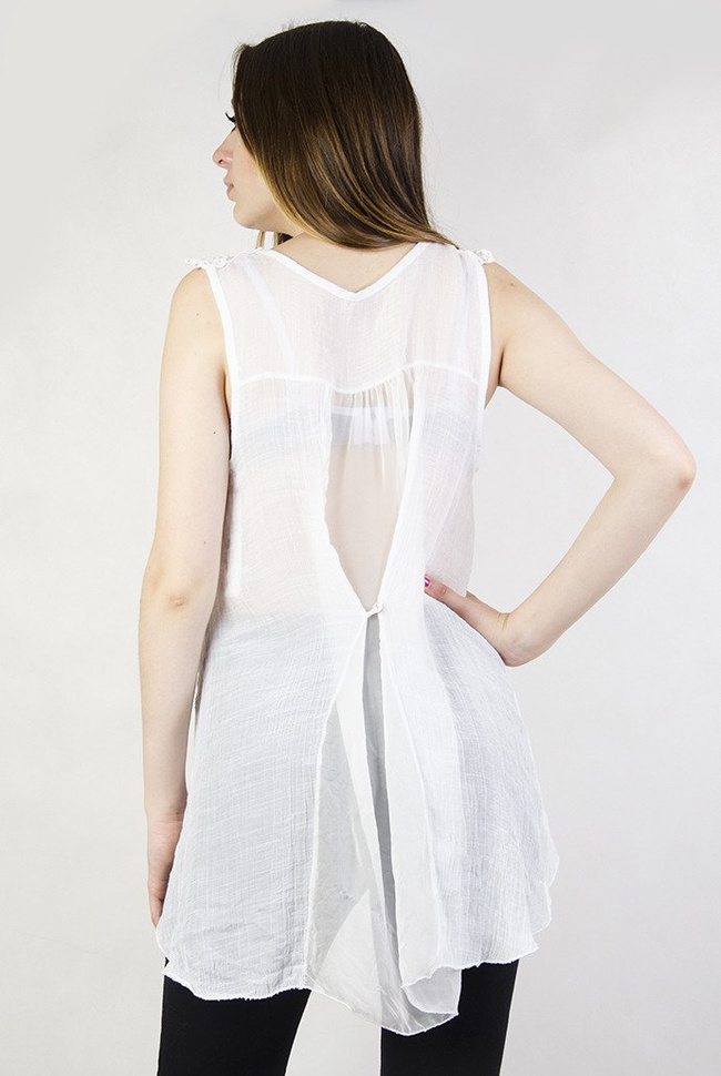 Biała asymetryczna bluzka z ażurowym dekoltem