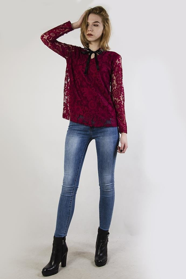 Bordowa bluzka koronkowa, z efektownym kołnierzykiem