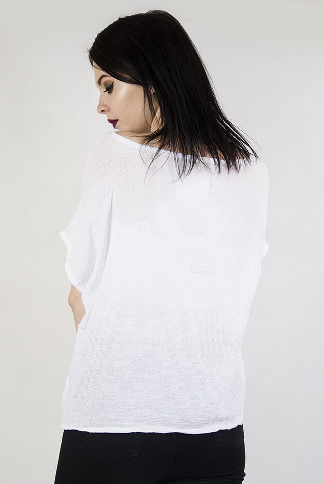 Biała bluzka z koronką i ażurowym wykończeniem