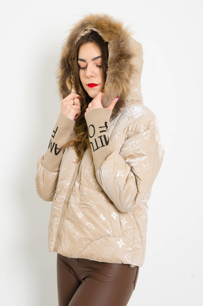 BEŻOWA PUCHOWA KURTKA WE WZORY LOUIS POŁYSKUJĄCA