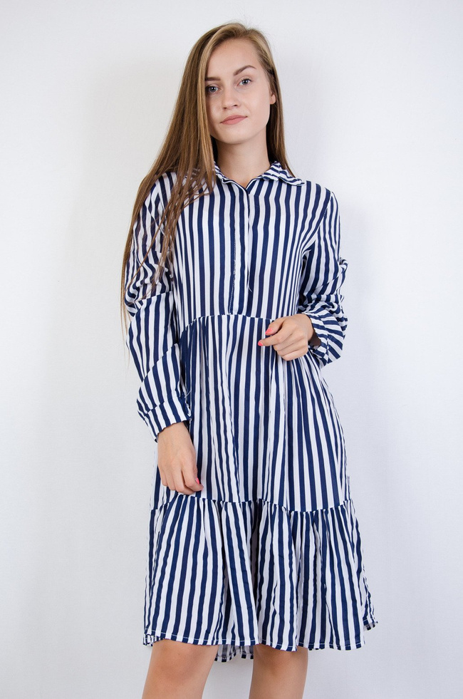 Sukienka w biało granatowe pionowe pasy
