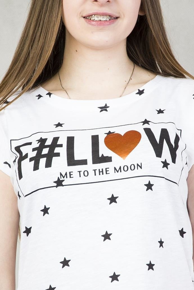 Biała bluzka w gwiazdki z napisem F#llow me to the moon
