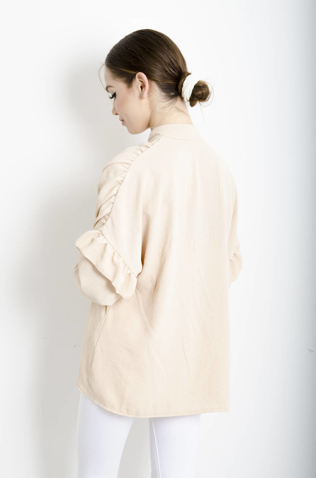 KOSZULA BEŻOWA Z FALBANAMI