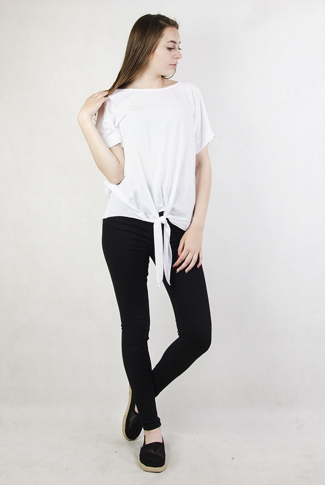 Biała bluzka z przeplotem na plecach