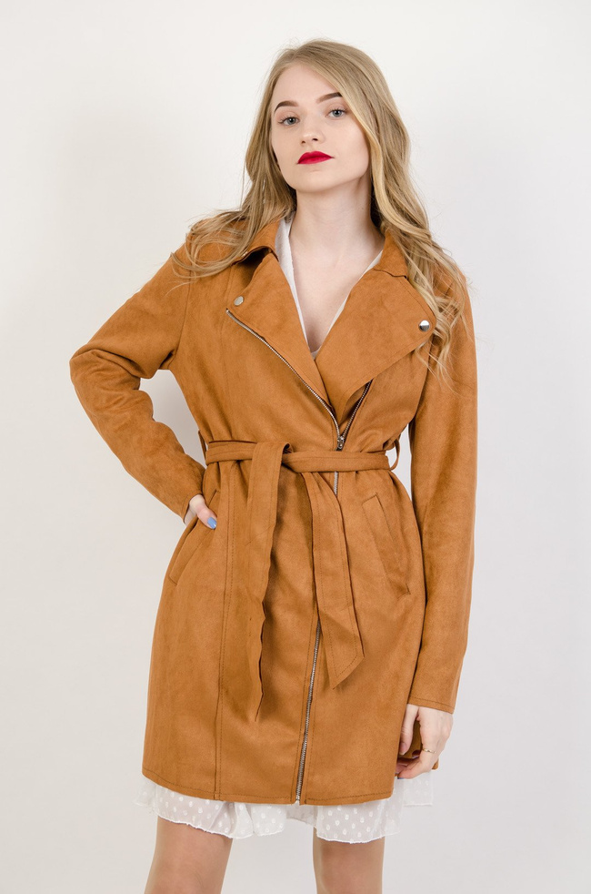 Brązowy zamszowy płaszcz z paskiem