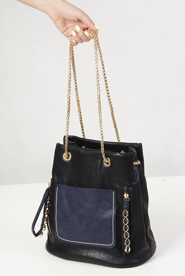 Czarno-granatowa torebka na złotym łańcuszku