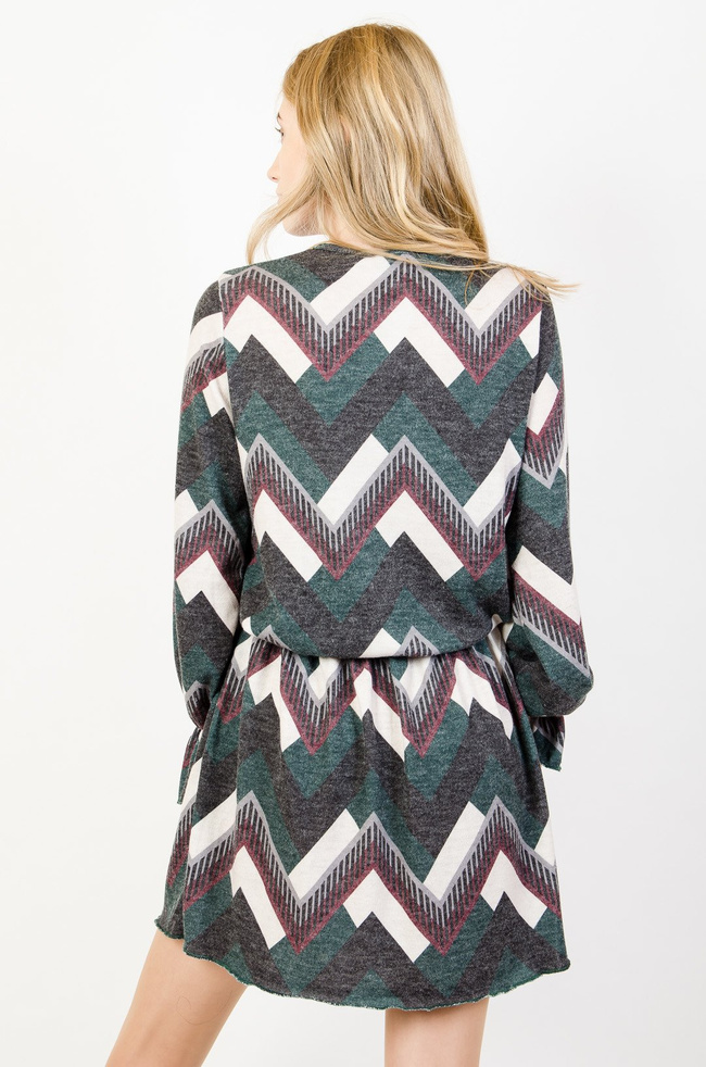 Dzianinowa sukienka w geometryczne wzory