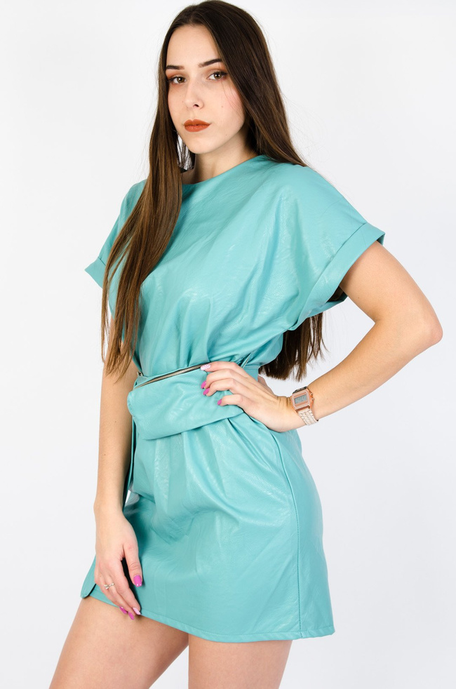 ZIELONA SUKIENKA Z IMITACJI SKÓRY Z NERKĄ 