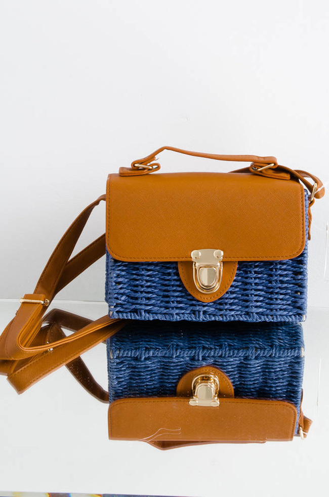 TOREBKA PLECIONA KUFEREK Z KLAMRĄ I PASKIEM- GRANATOWA