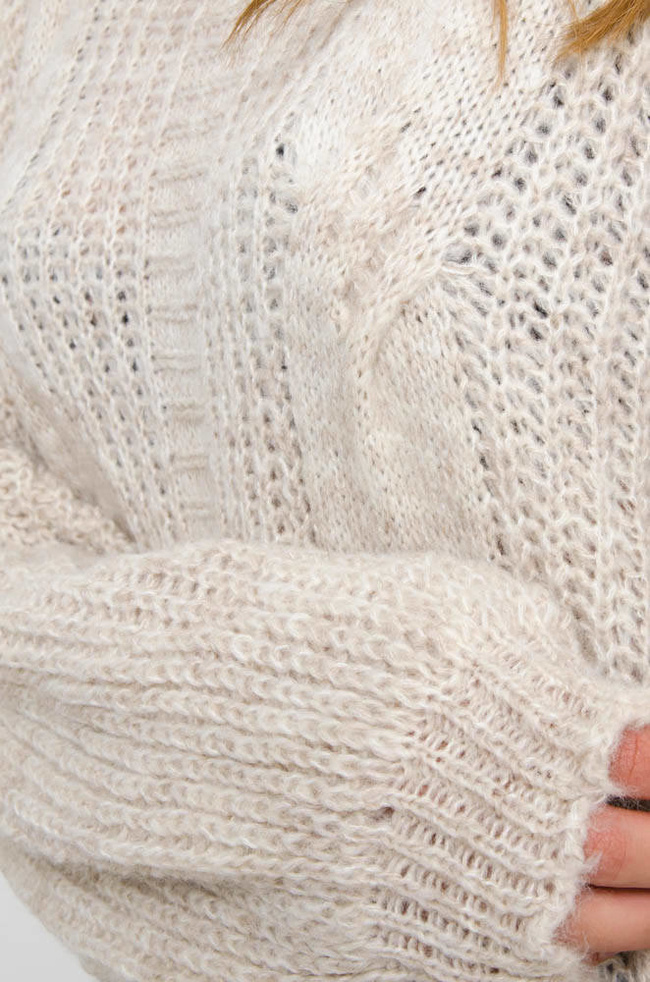 BEŻOWY SWETER Z BUFIASTYMI RĘKAWAMI