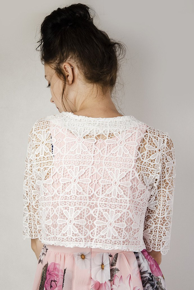 Biała narzutka bolerko